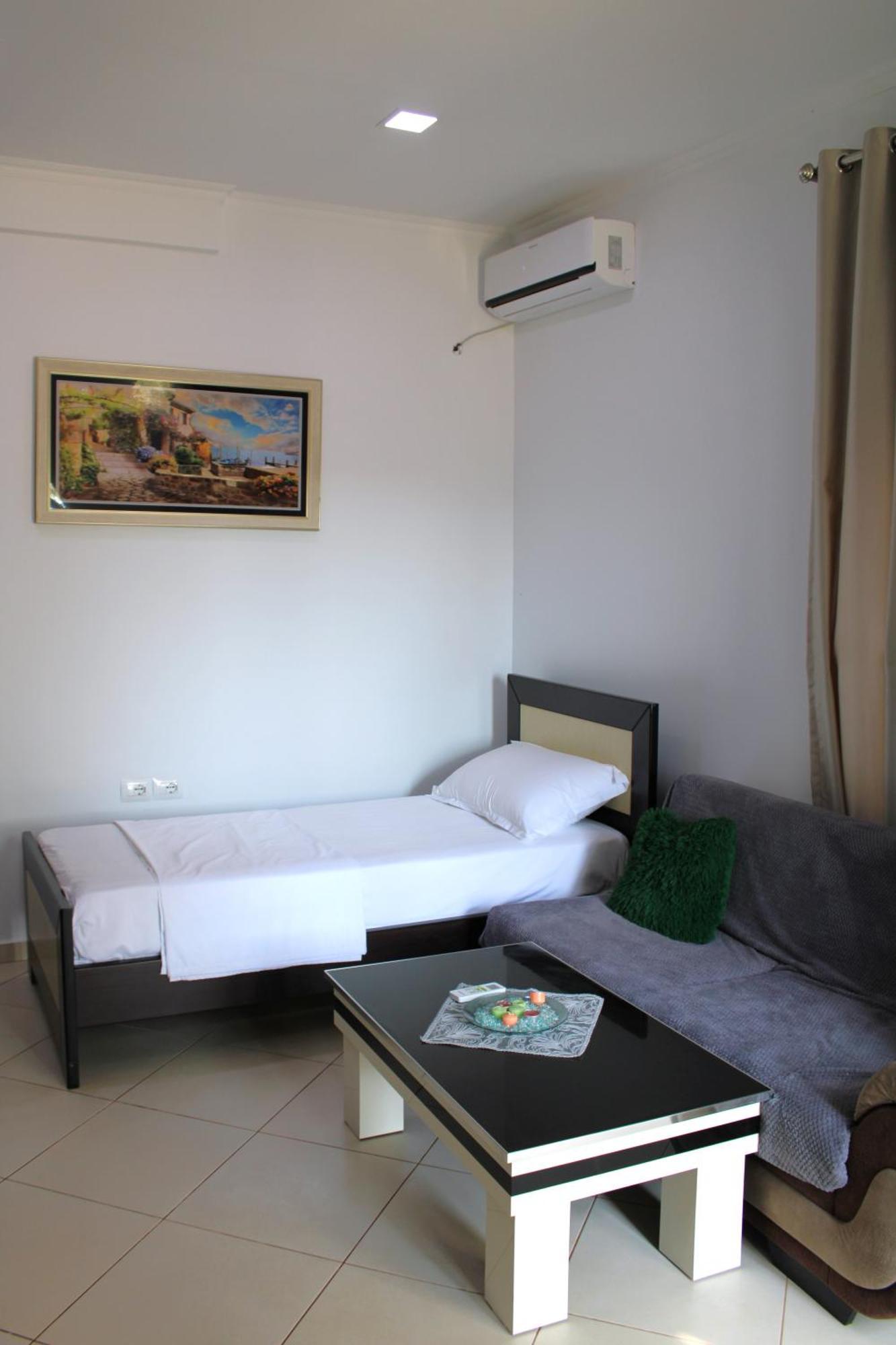 Keli Apartments Ксамил Екстериор снимка