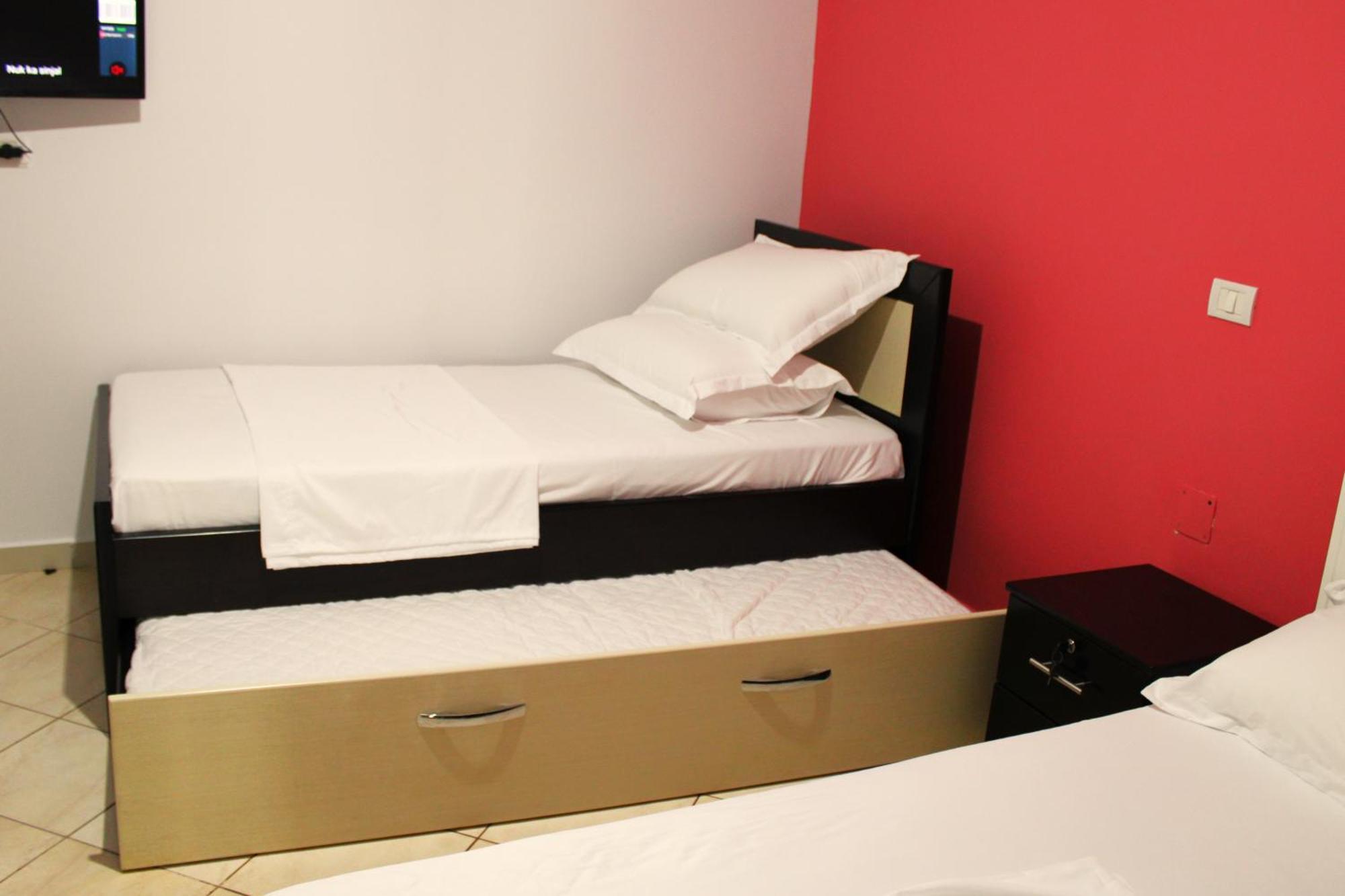 Keli Apartments Ксамил Екстериор снимка