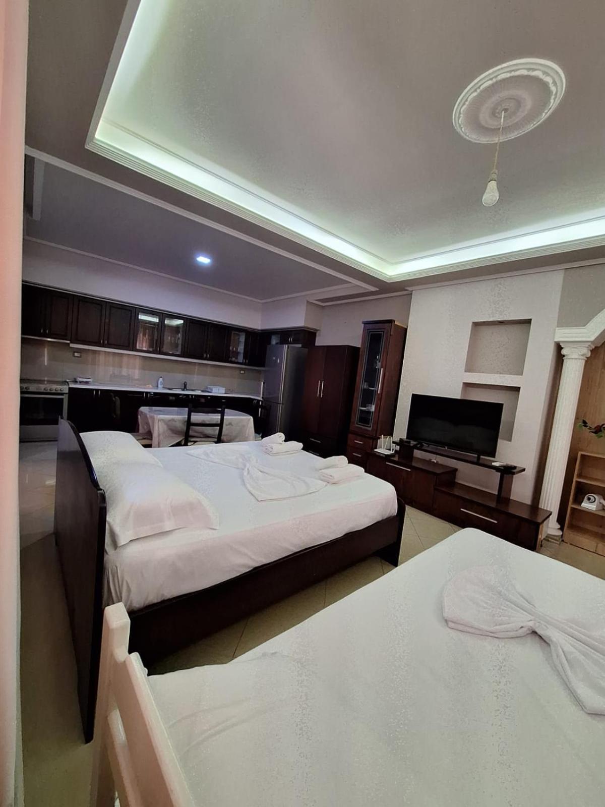 Keli Apartments Ксамил Екстериор снимка