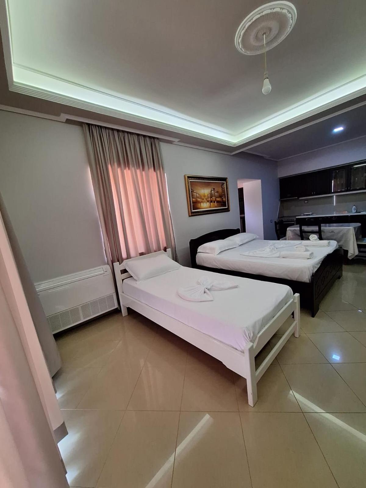 Keli Apartments Ксамил Екстериор снимка